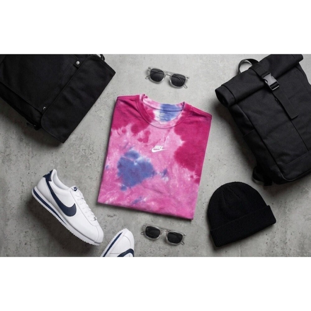Nike Sportswear NSW Premium Essential Tie-Dye Loose Fit T-Shirt